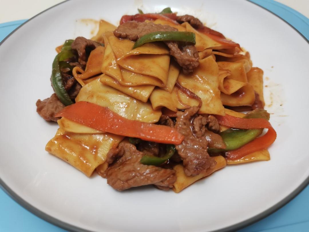 秒杀拉面店里的牛肉炒刀削面