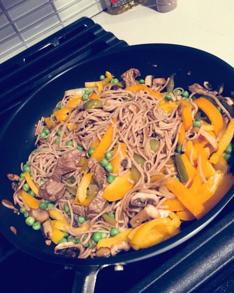 黑椒牛柳炒意面