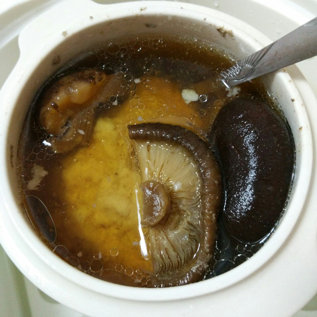 糖醋坚强兔做的香菇肉饼汤