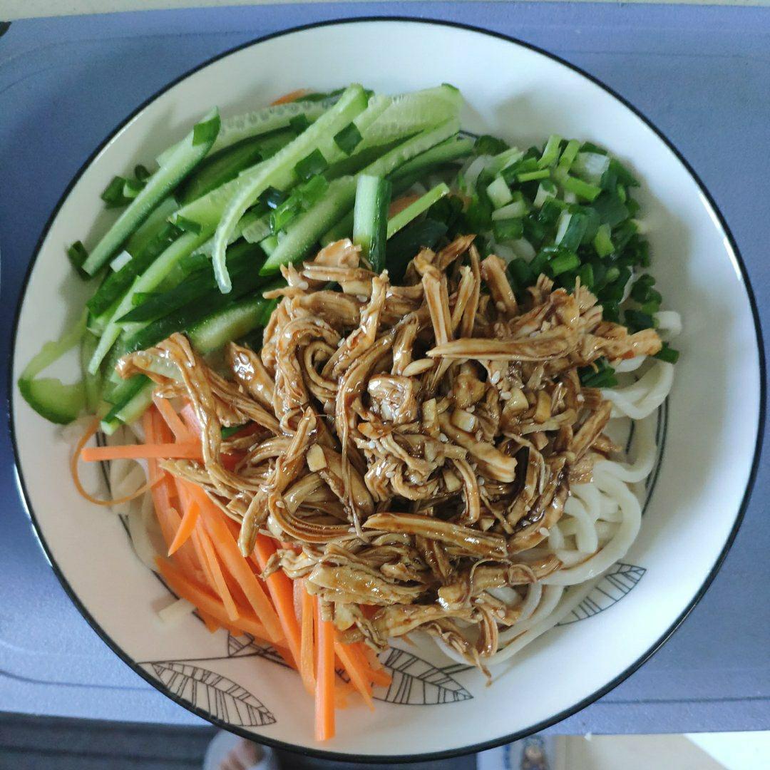 🥒鸡丝凉面
