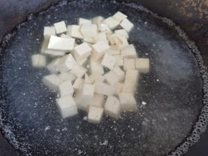 儿童补钙-三文鱼骨豆腐汤的做法 步骤5