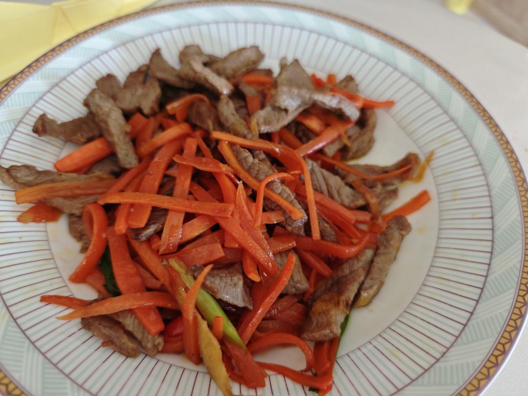 营养美味胡萝卜丝炒牛肉