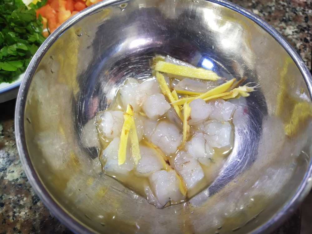 好吃又营养的蔬菜虾仁粥（香、糯~）的做法 步骤1