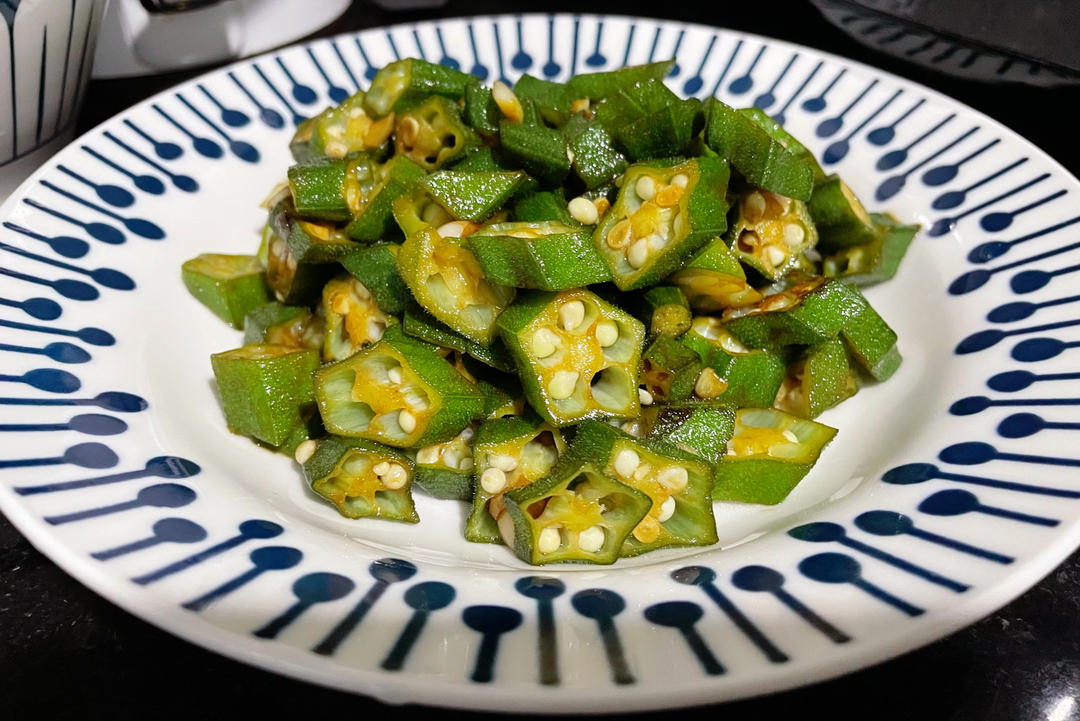 简单好吃的炒秋葵