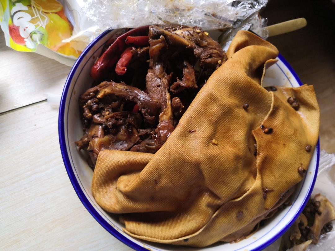 麻辣鸭锁骨（不输周黑鸭）