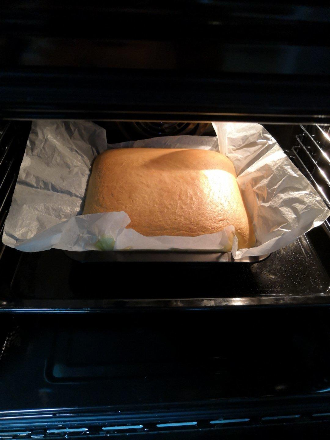 超级无敌好吃的古早蛋糕。