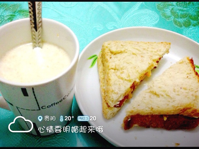 煎蛋火腿全麦三明治
