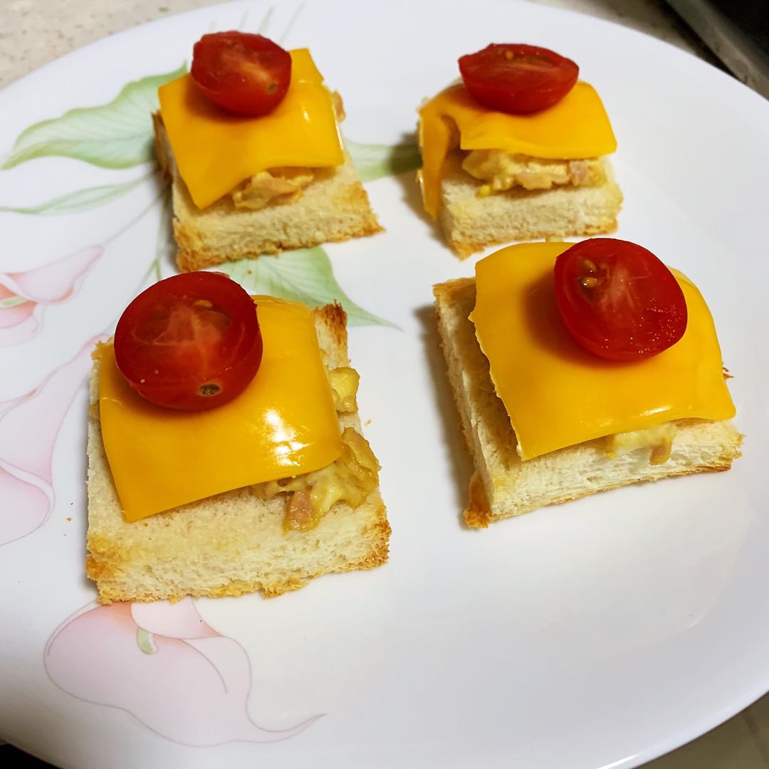 《Tinrry下午茶》教你做吞拿鱼三明治