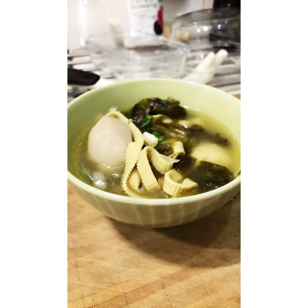 酸菜芋头汤