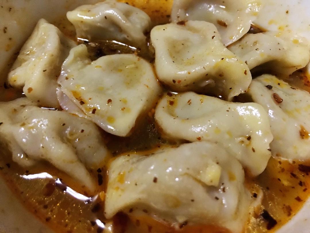省时又便捷，没人能抗拒这碗酸汤水饺！🥟
