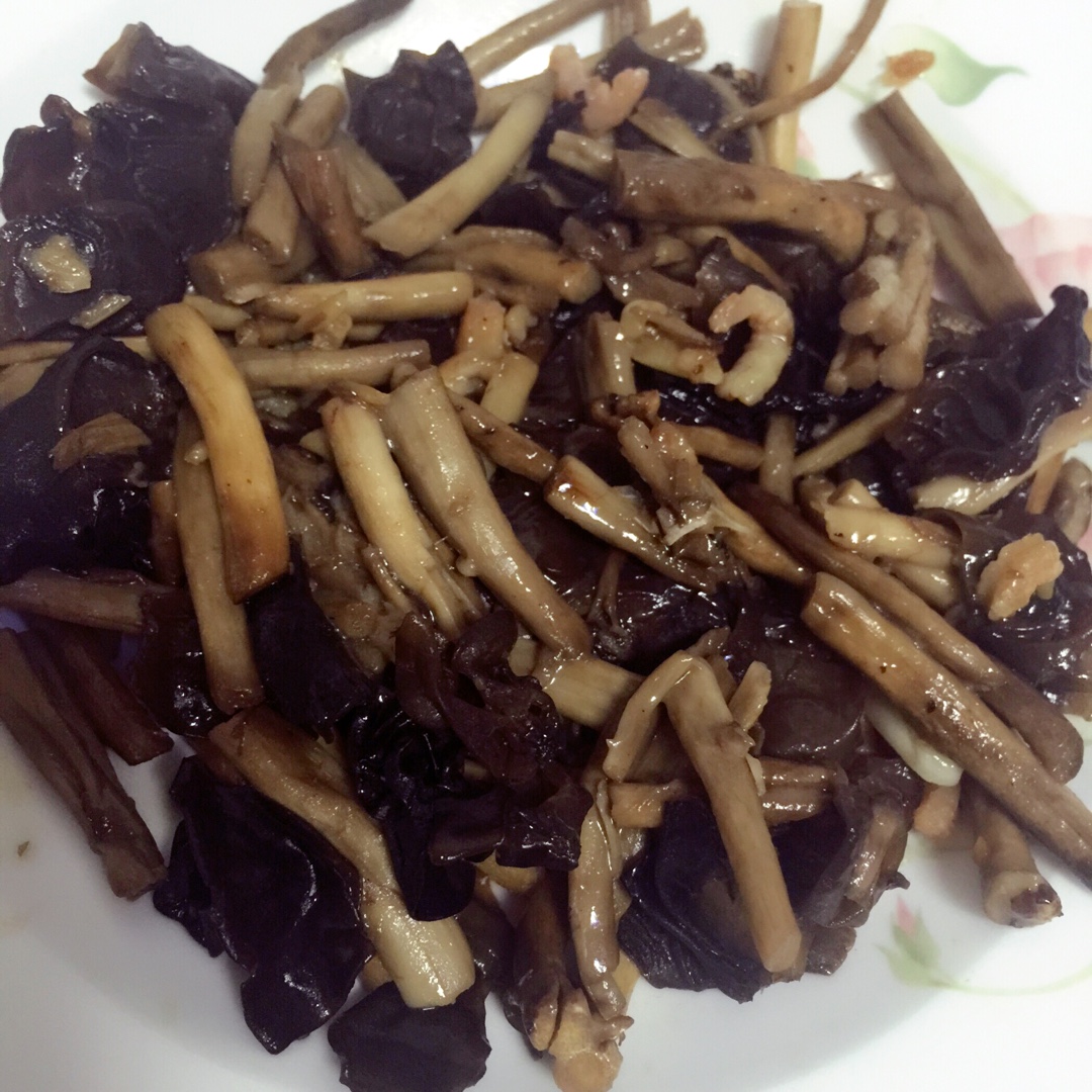 蚝油鲜木耳茶树菇