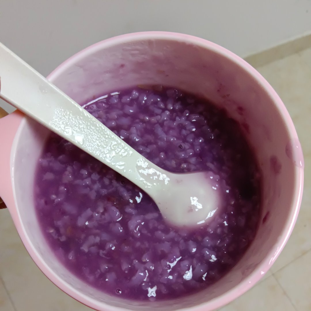 紫薯粥（不变颜色技巧）紫薯大米粥（适合一岁以上婴幼儿辅食）电饭煲版