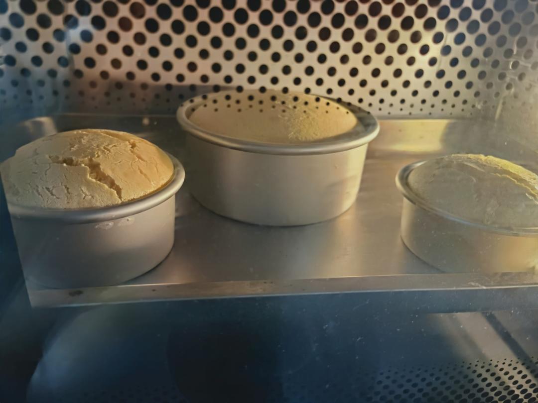 戚风蛋糕胚（含四寸、五寸、六寸、八寸、十寸戚风蛋糕配方）