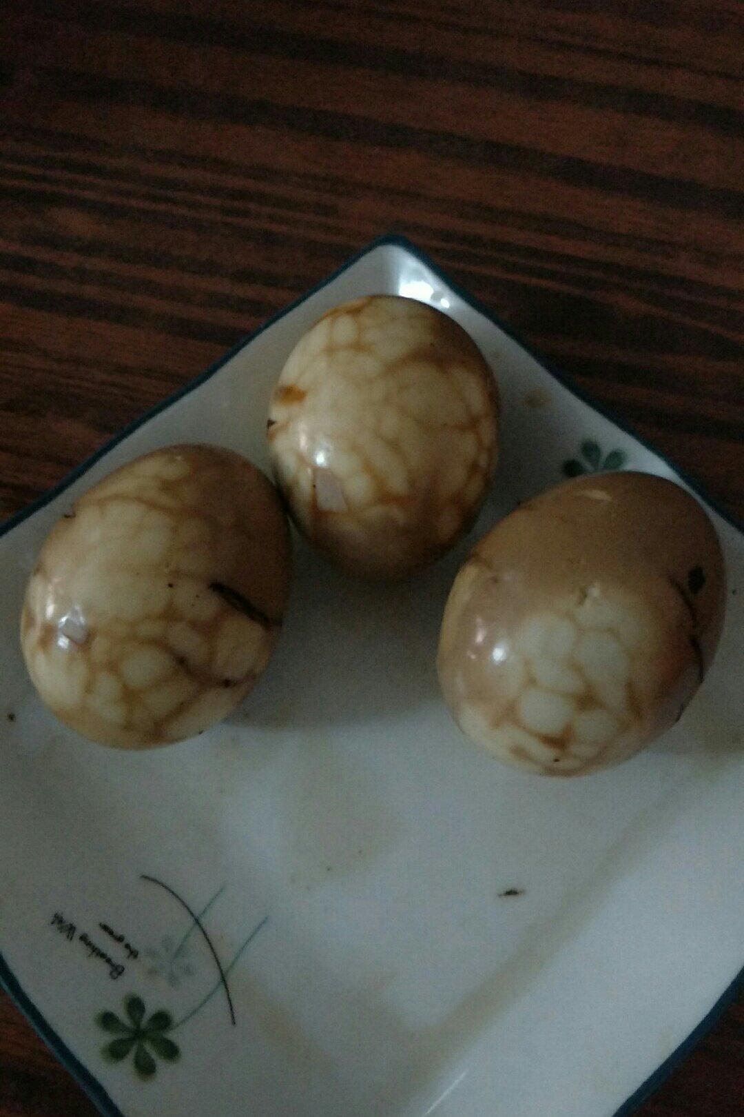 用酒酿煮的五香茶叶蛋