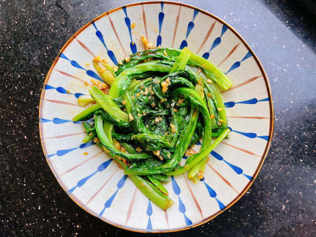 蒜蓉耗油清炒油麦菜，减脂快手菜，宝宝超爱，傻瓜步骤，屡试不爽，好吃且下饭，鲜香爽口！！