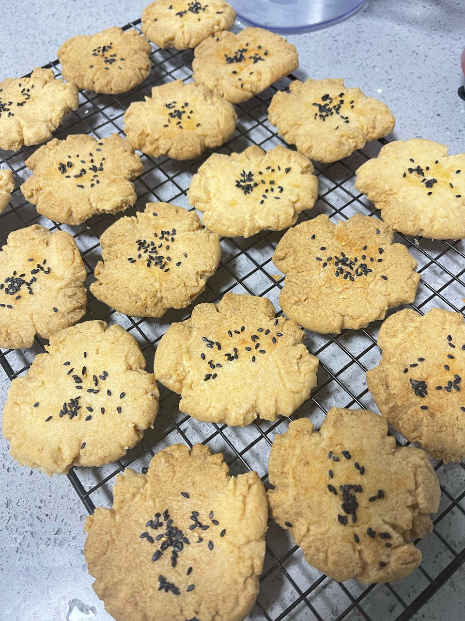 轻轻一按就碎掉的原味桃酥（不输猪油版）