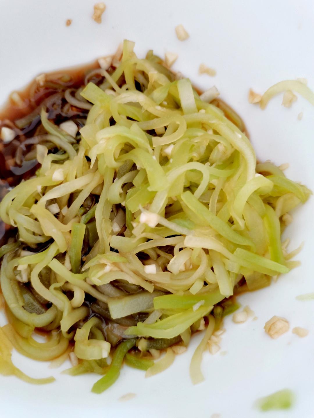 凉拌青笋（莴笋）