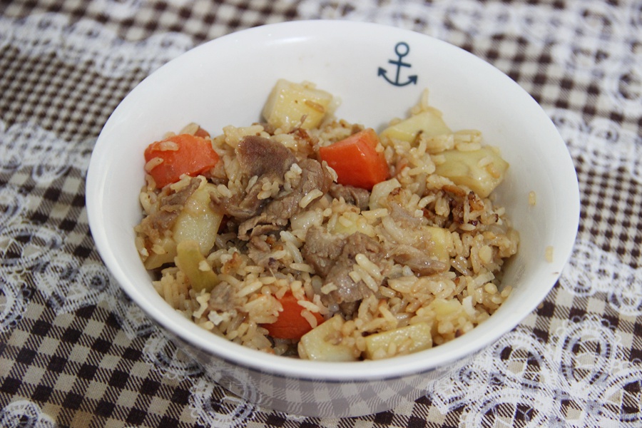 喷香羊肉焖饭