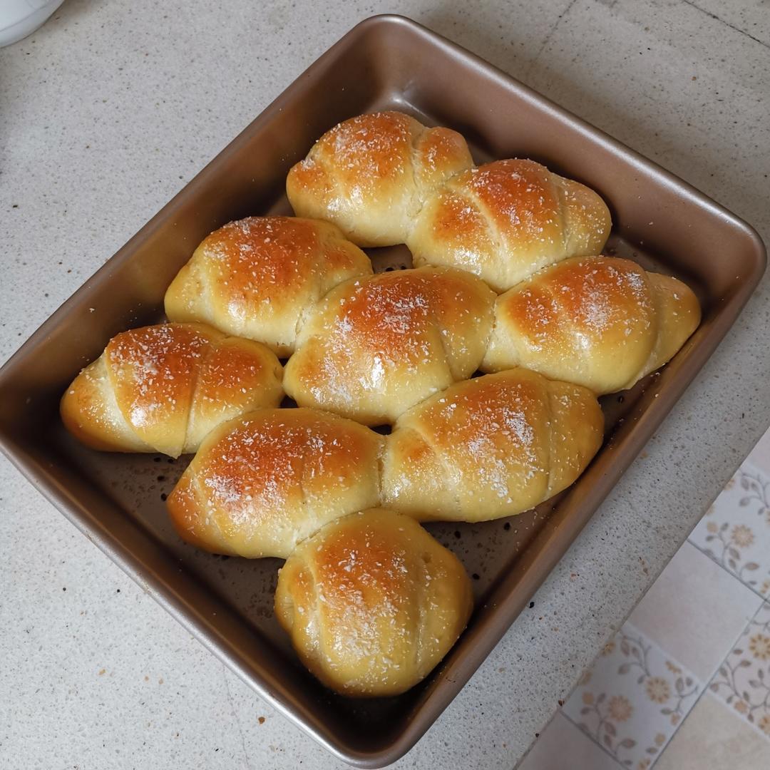 免揉膜的牛奶面包卷，没有厨师机也可以轻松做面包