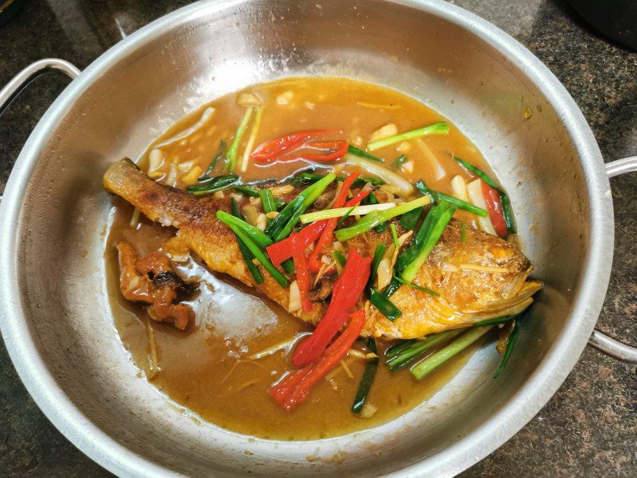 老丁的私房菜-红烧黄花鱼
