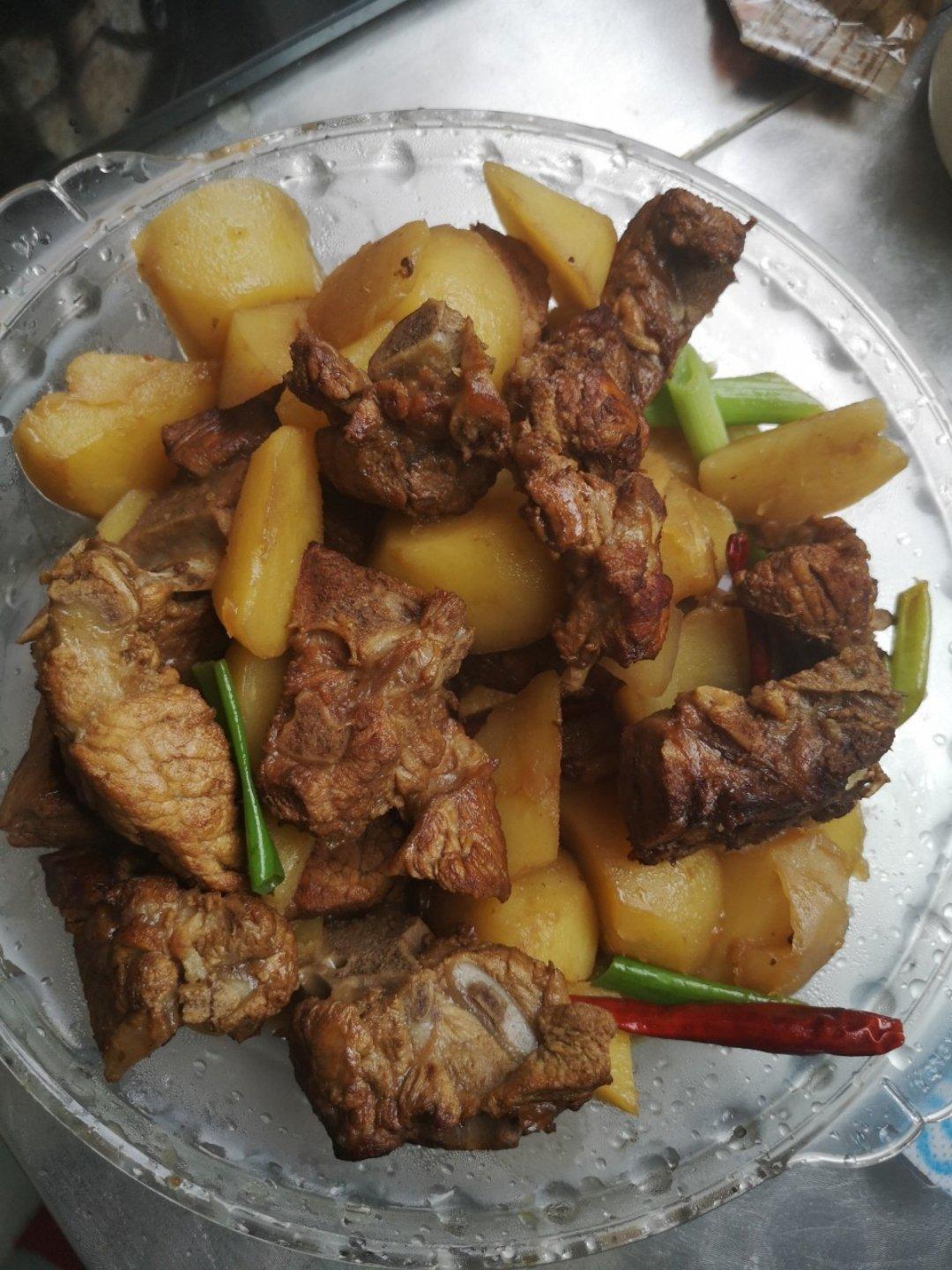 土豆烧排骨