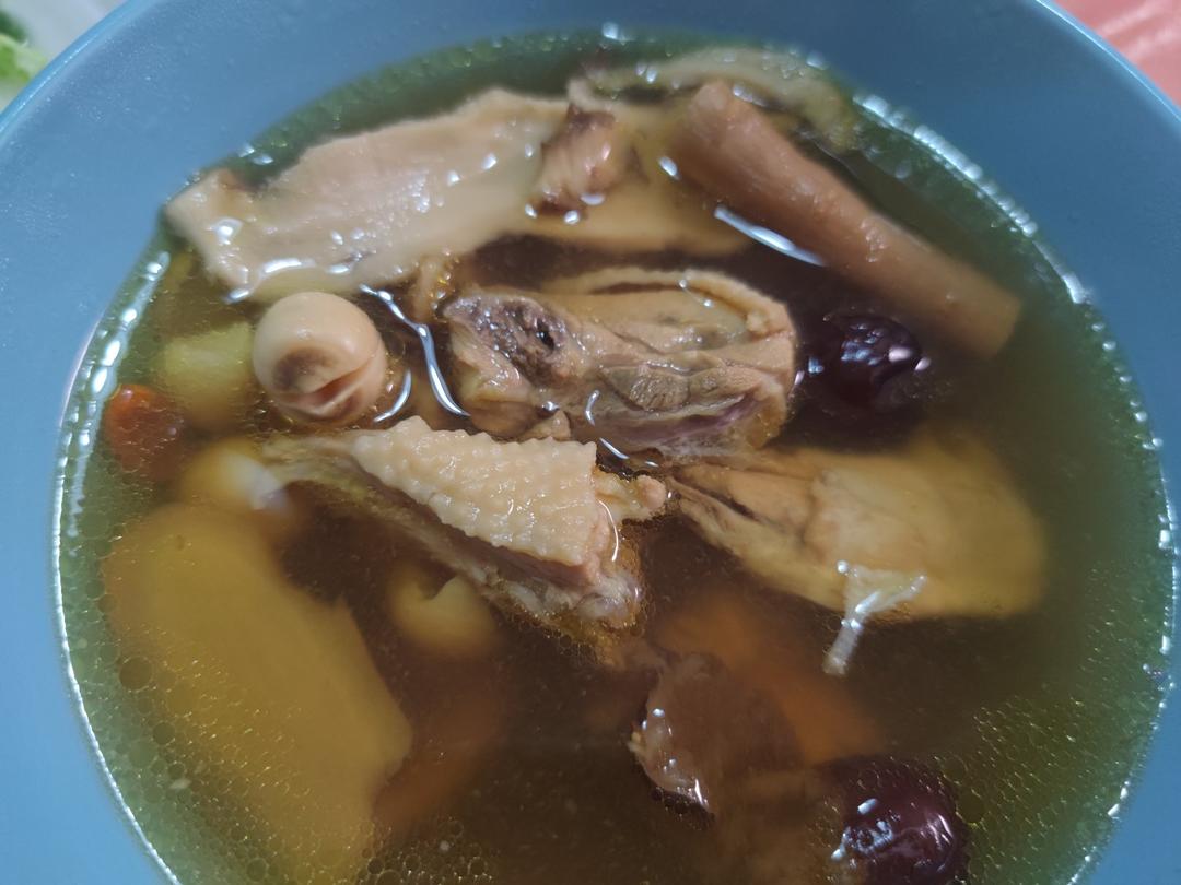 当归党参炖鸡汤