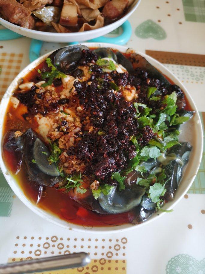 皮蛋拌豆腐（无葱老干妈版本）