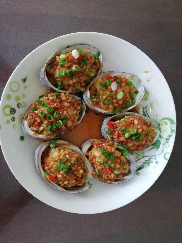 蒜蓉蒸鲜鲍鱼