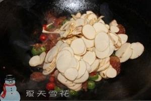 腊肠炒慈菇的做法 步骤5