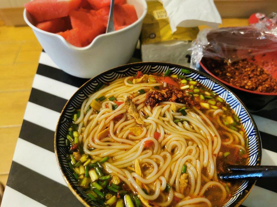 ［榨菜肉丝米粉］