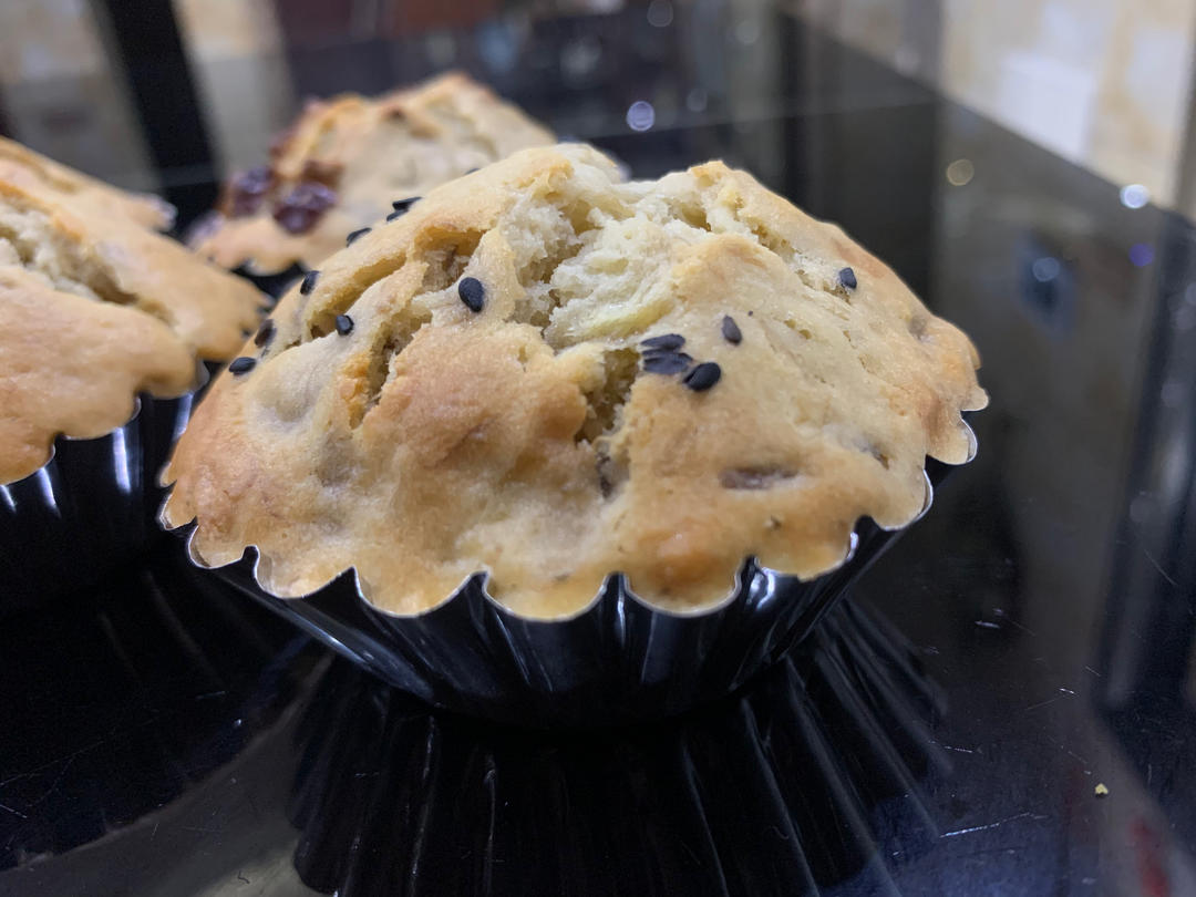 只需搅拌入烤箱的香蕉麦芬