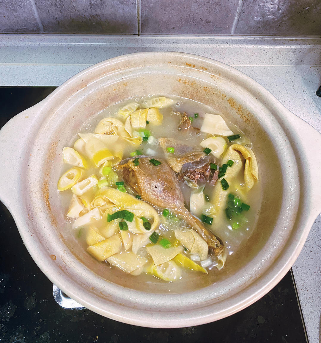 腌笃鲜风味❗️㊙️春笋炖腊鸭腿
