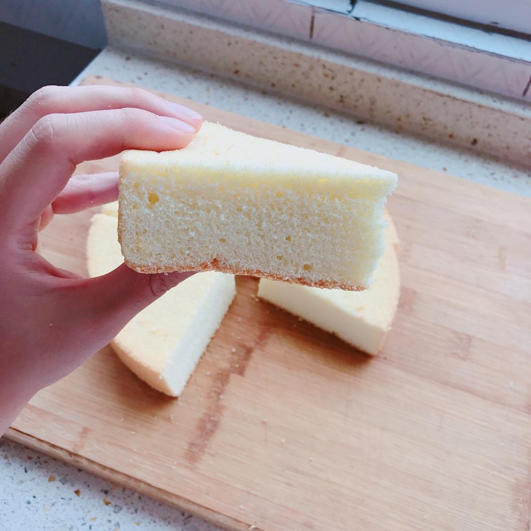 超简单完美戚风蛋糕（6寸2蛋）附打发、翻拌、脱模视频