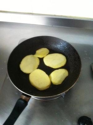 盐煎土豆片的做法 步骤2