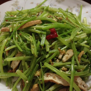 素菜：芹菜炒豆腐干