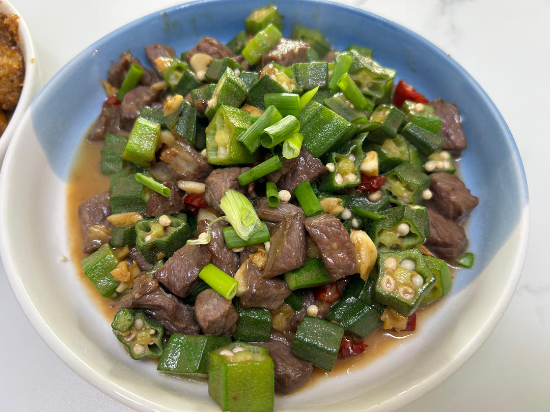 秋葵炒牛肉粒