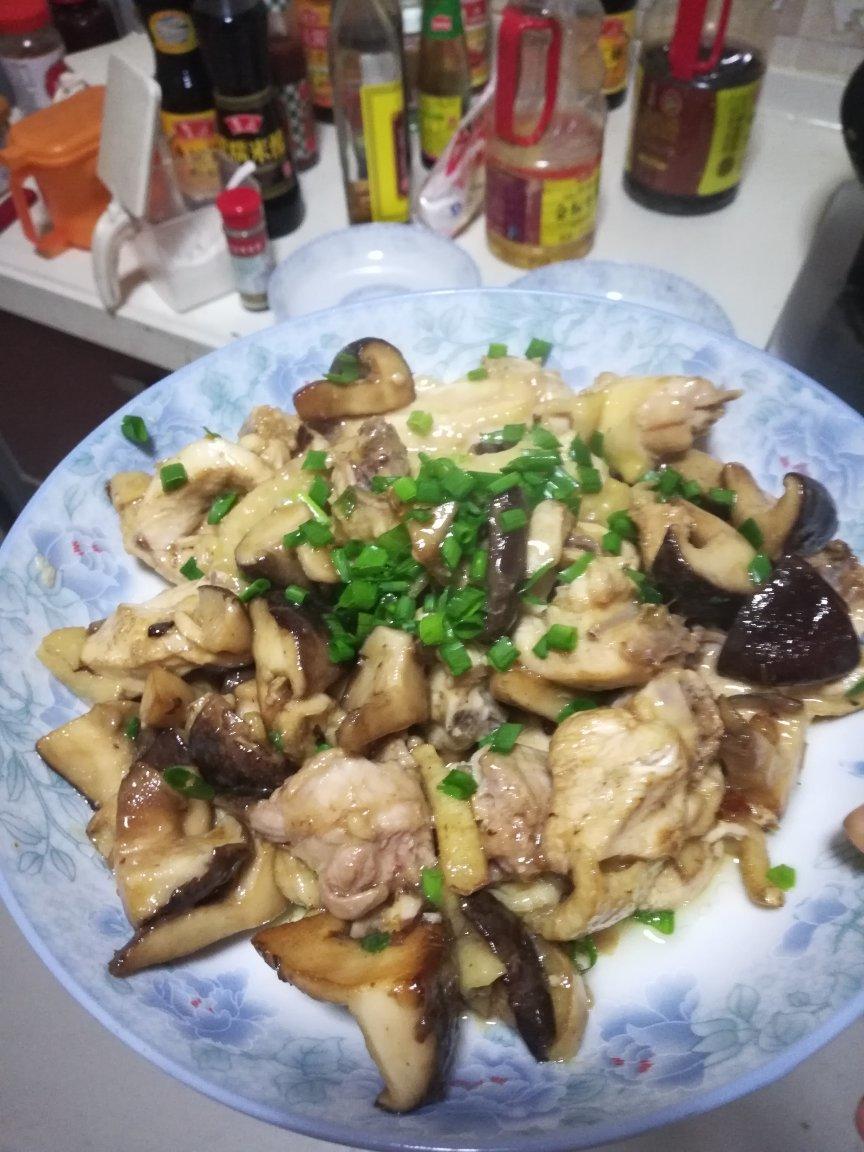 蘑菇滑鸡（香菇滑鸡）