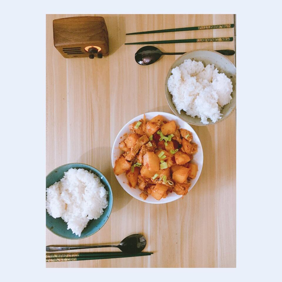 家常土豆烧肉