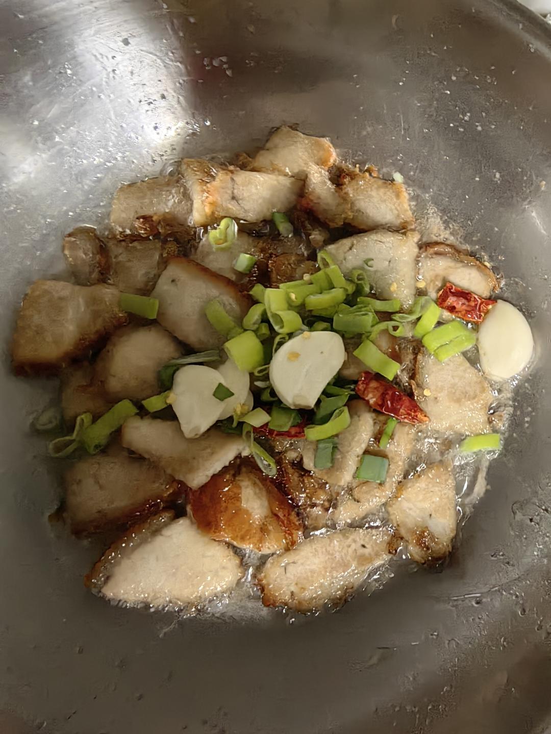 菜花炒烧肉的做法