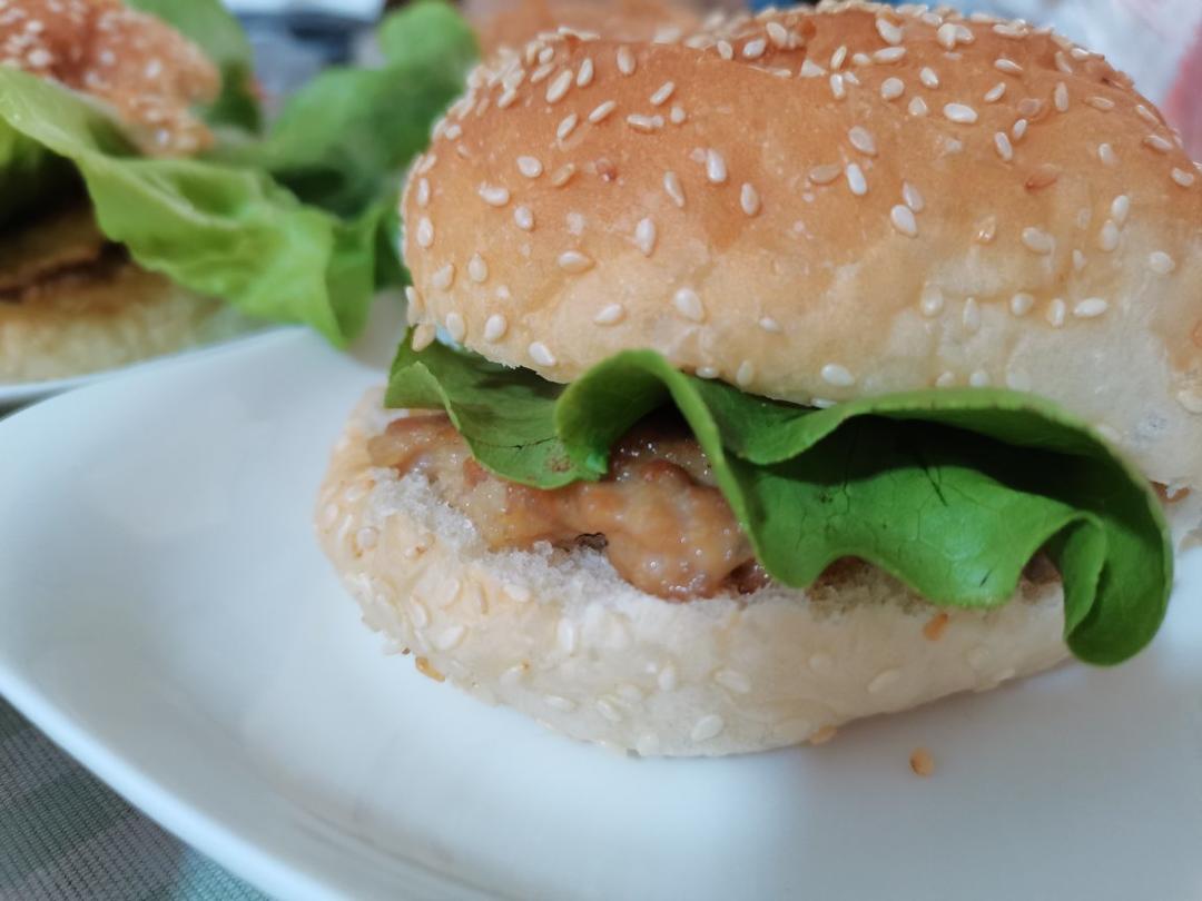 鲜嫩多汁猪肉饼（可做汉堡包）