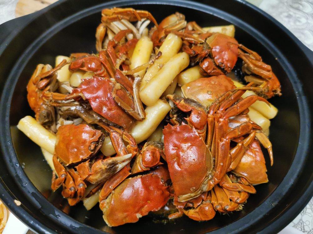雨在下的菊做的毛蟹炒年糕