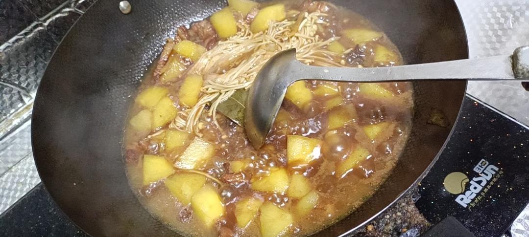 红烧肉炖土豆（丝毫不腻）