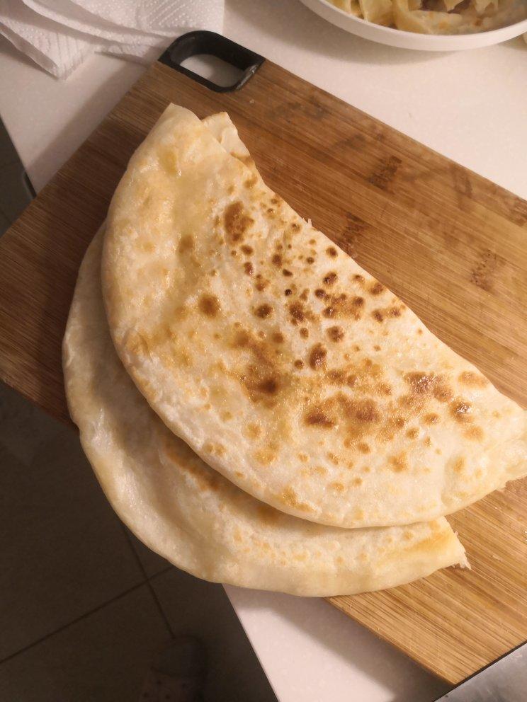 为什么自己烙的家常饼会发硬，跟我学这个好吃的烙饼方法吧！