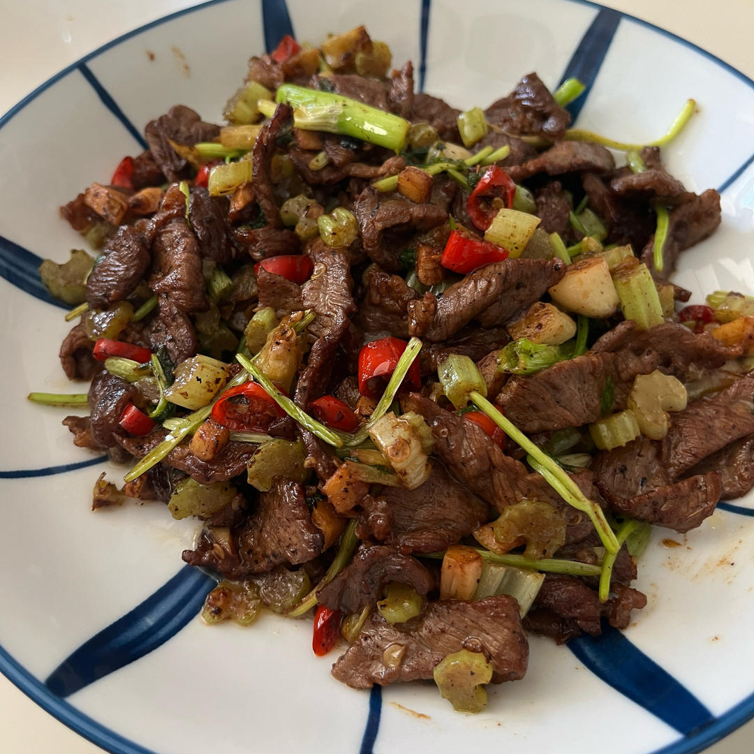 小炒黄牛肉，肉嫩味香！太好吃了简直是米饭杀手！
