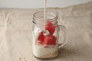 【一分钟早餐】水果燕麦酸奶罐子的做法 步骤5