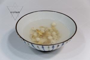 莲子百合黑小米粥的做法 步骤2