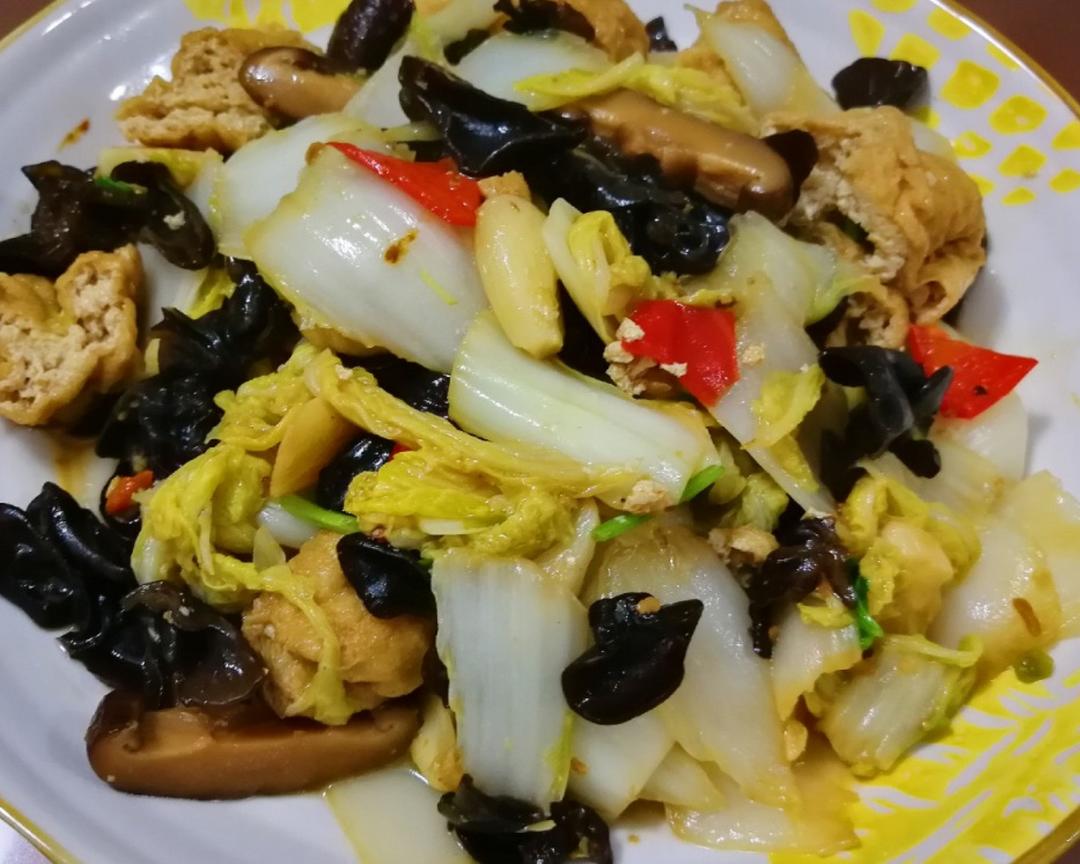 素炒白菜香菇木耳油豆腐