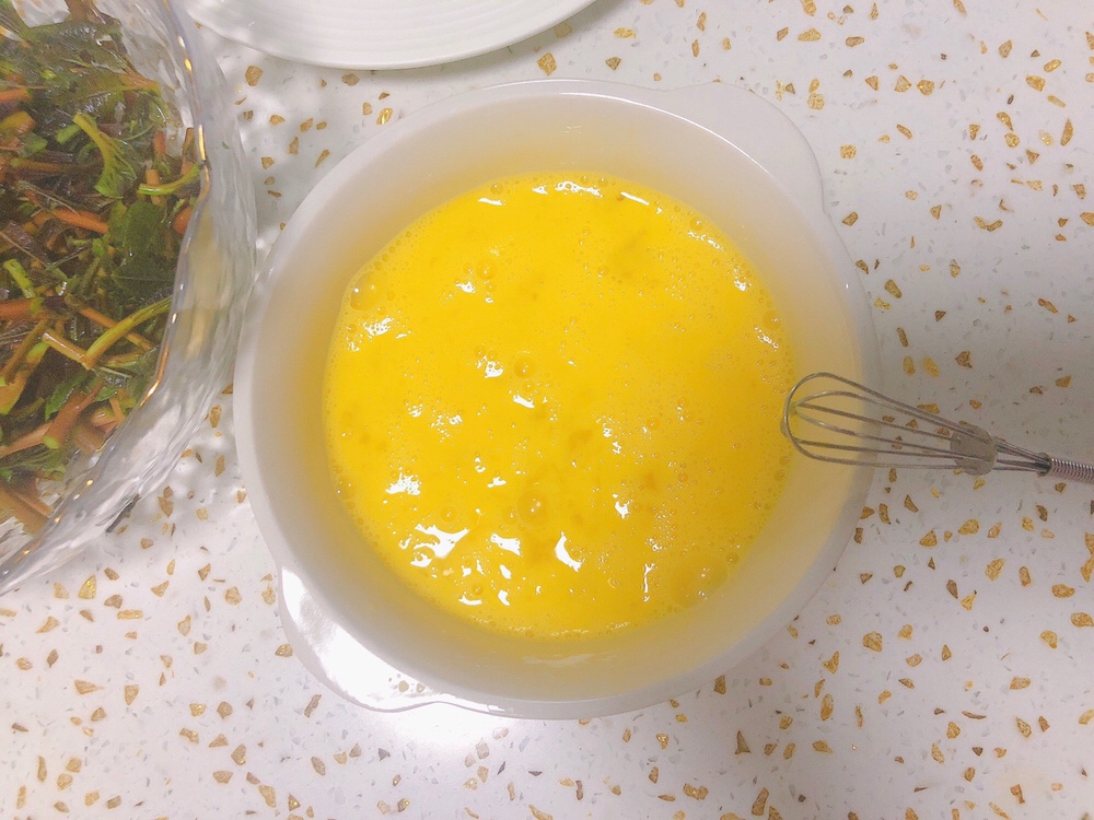 香椿炒鸡蛋的做法 步骤2