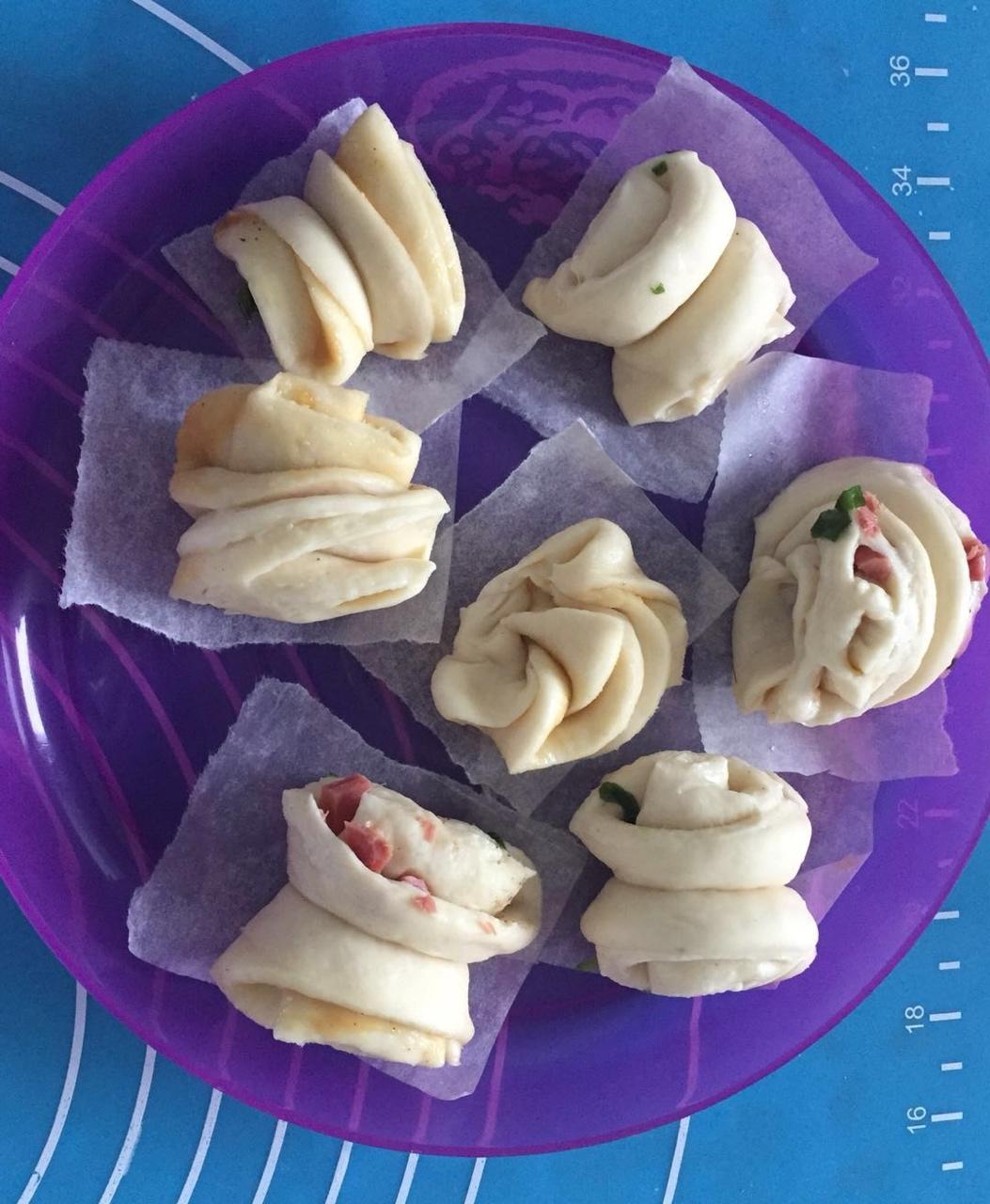 最好吃的火腿葱香花卷—附让葱不变黄的小窍门