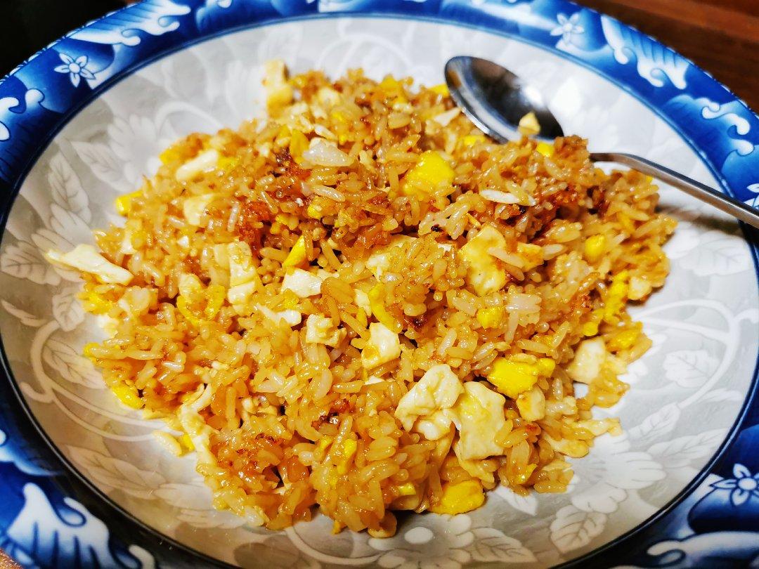 厨师长教你：“酱油炒饭”的家常做法，里面满满的小技巧，很受用